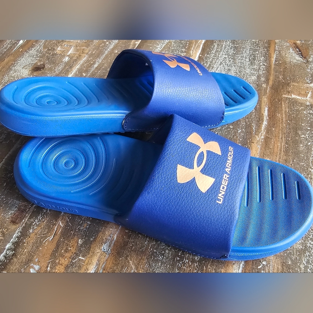 Boys Under Armour Slides - Size 5